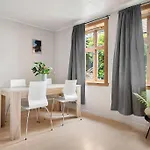 The Red House - Affordable Living In Center Apartmán