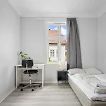 The Red House - Affordable Living In Center * Bergen