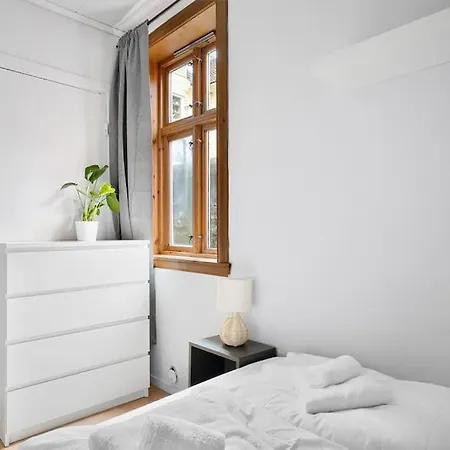 The Red House - Affordable Living In Center *