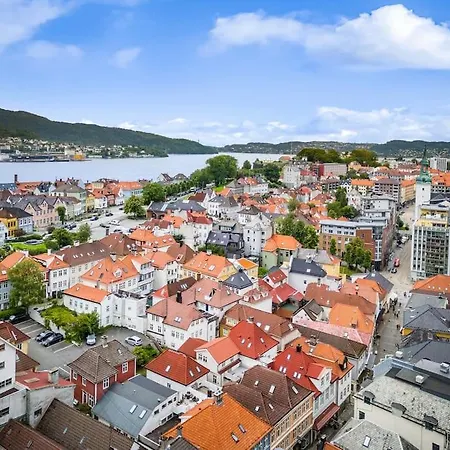 The Red House - Affordable Living In Center Bergen