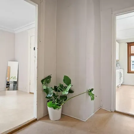 The Red House - Affordable Living In Center Lejlighed Bergen