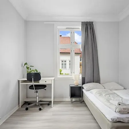 The Red House - Affordable Living In Center * Bergen