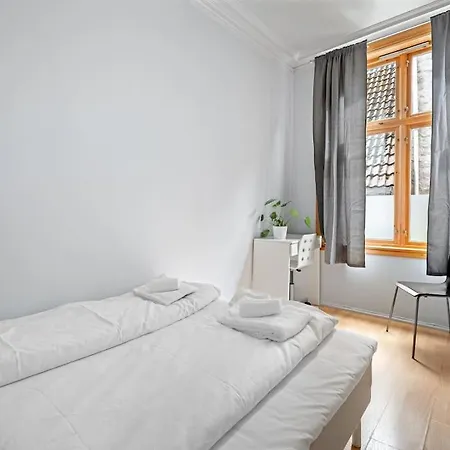 The Red House - Affordable Living In Center Lejlighed *