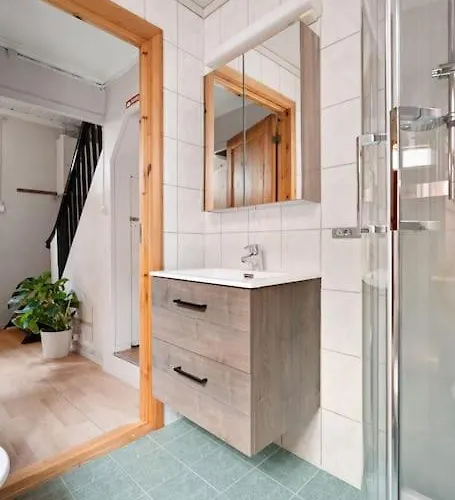 Apartman The Red House - Affordable Living In Center *
