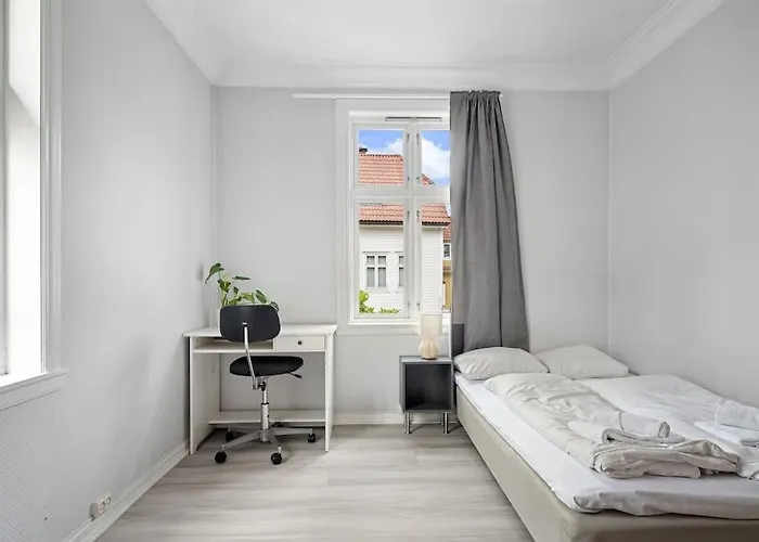The Red House - Affordable Living In Center * Bergen