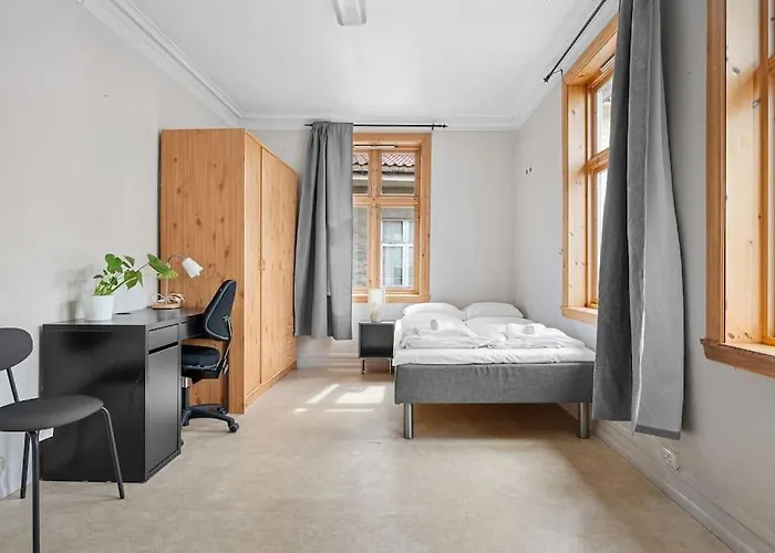 The Red House - Affordable Living In Center * Bergen